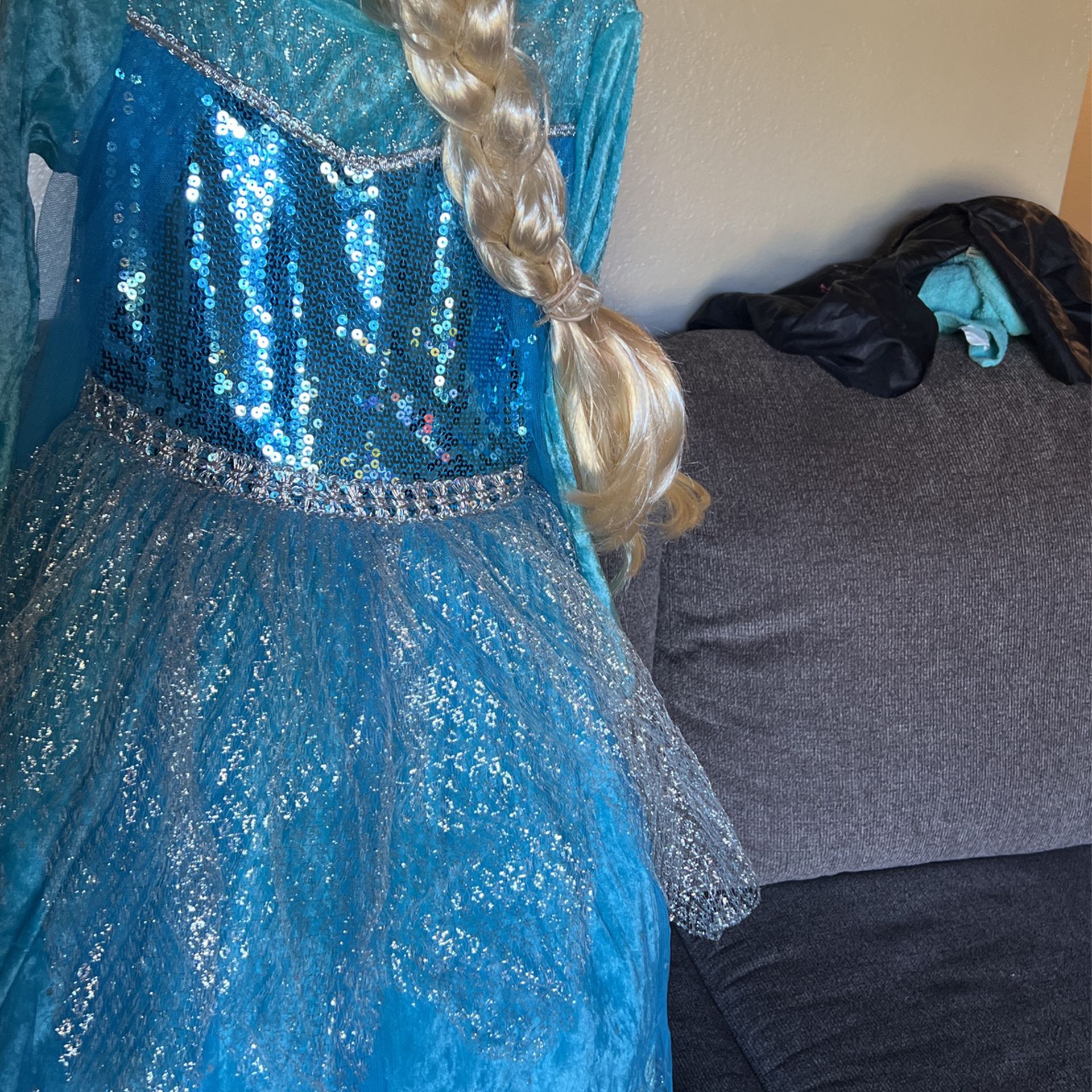 Almost New Elsa Frozen Costume Girls 4-7 Years