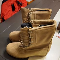 TAN MILITARY BOOTS