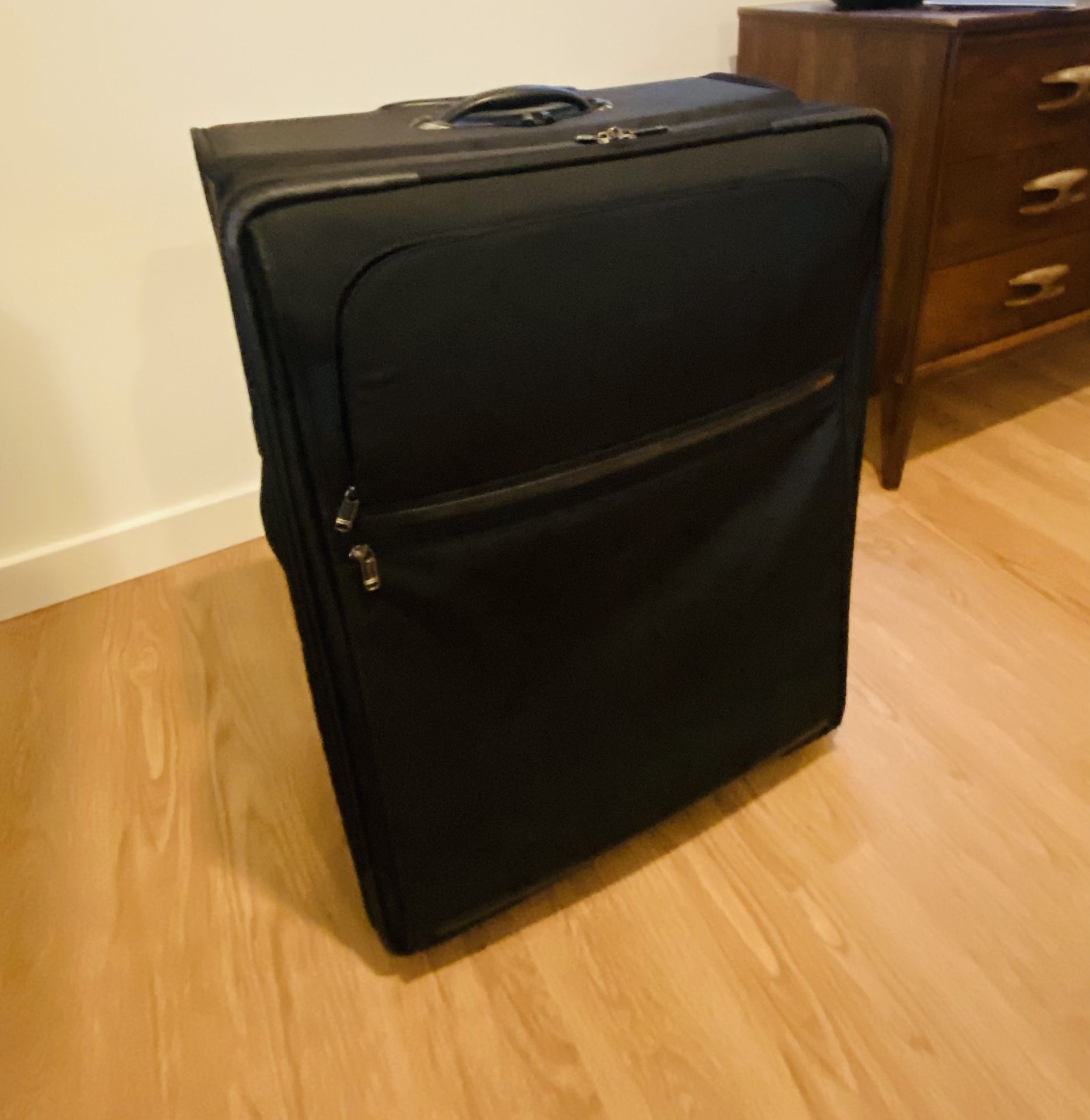GENUINE TUMI ALPHA EXPANDABLE LUGGAGE 27”