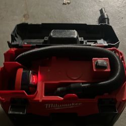 Milwaukee M18 Vacuum 