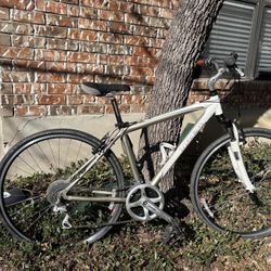 Trek 7200 Hybrid Bike