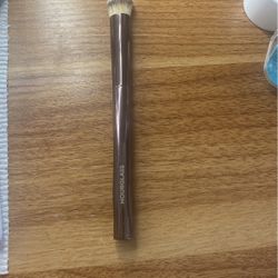 Hourglass Vanish Seamless Concealer Brush