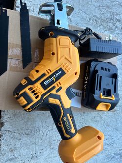 Zigzag saw and blower with battery and charger new