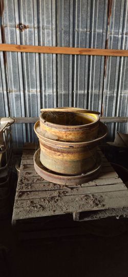 CAT 950 rims
