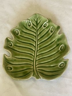 Homestudio Monterey Collection green leaf-shaped ceramic salad plate.