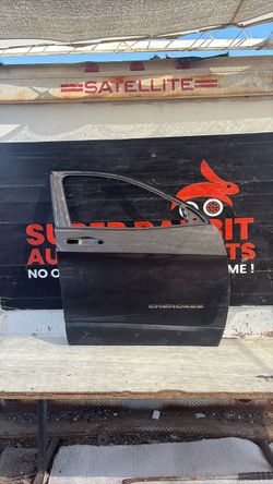 2014 Cherokee Door Front Passenger OEM NICE 2025