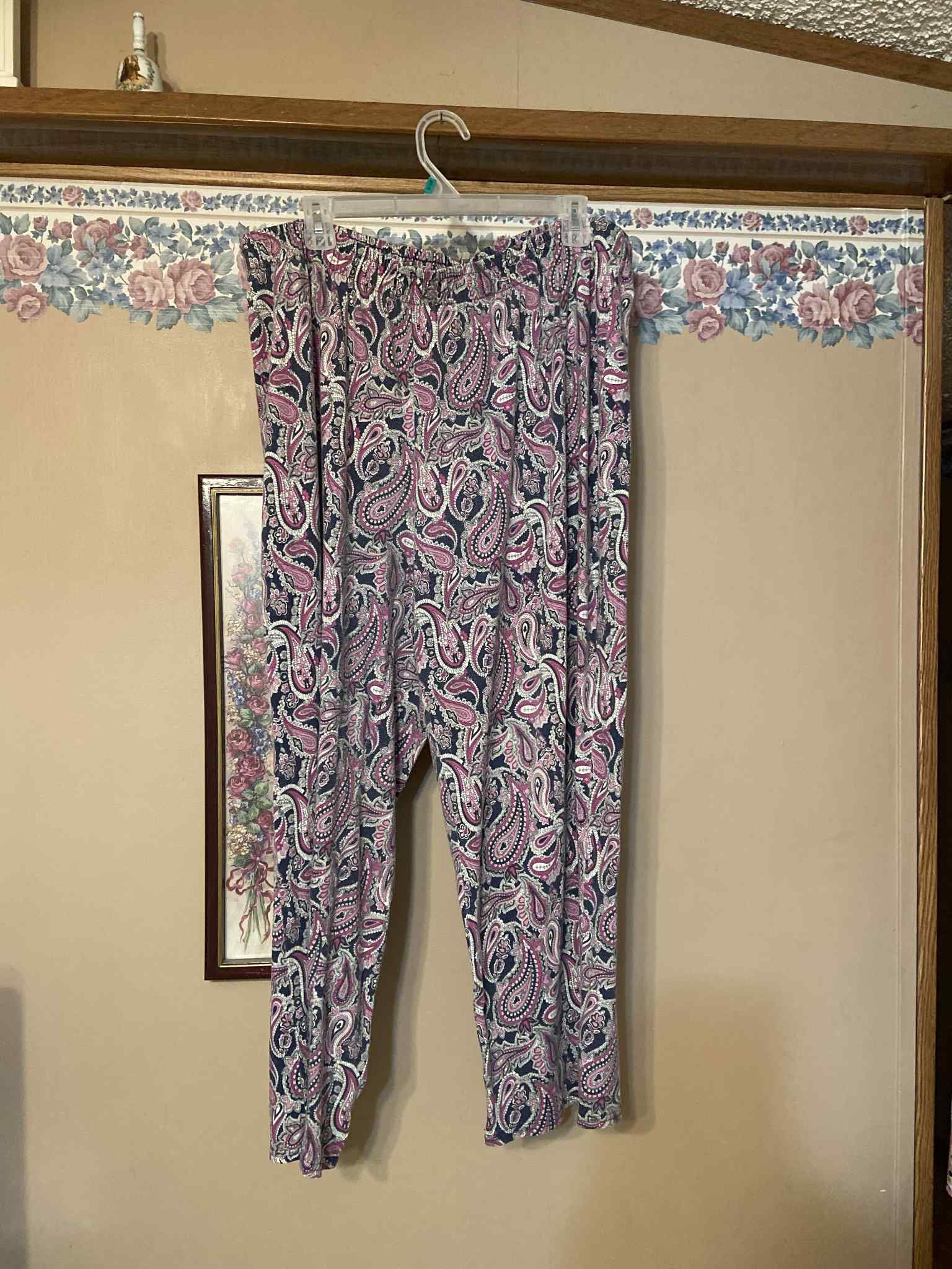 Women’s paisley pattern fashion bug pajama pants. Size xl
