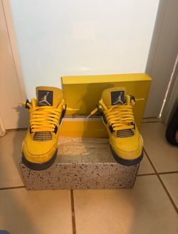 Jordan 4 lightning size 8M