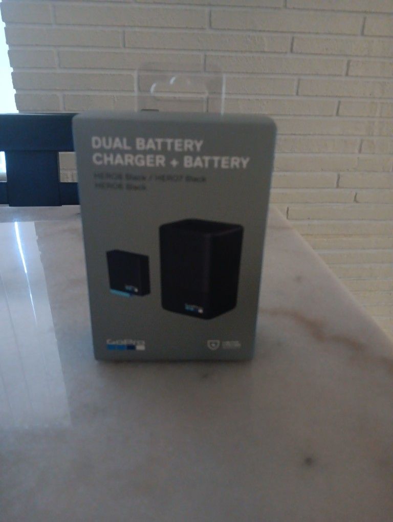 GoPro Dual Battery Charger + Battery