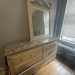 Dresser With Mirror