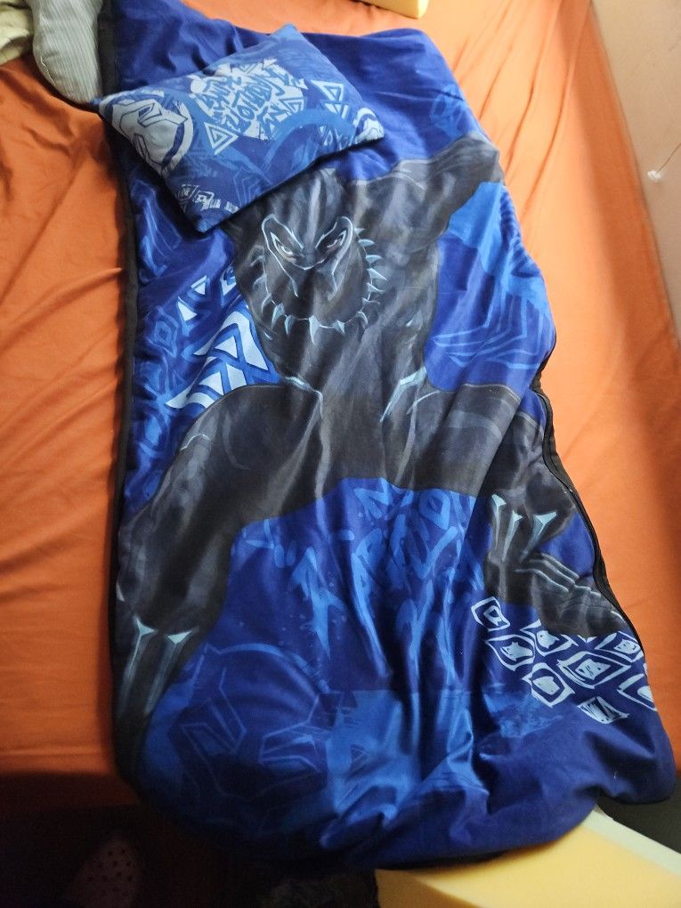 Marvel Kids sleeping bag.. Black panther