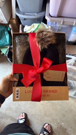 Lucky brand scarf and beanie gift set