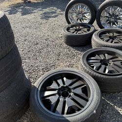 4 Black 22inch 2 Chrome 22inch Wheels 