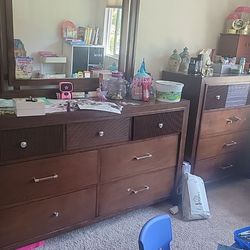 Selling These Two Drawers And The Mirror
