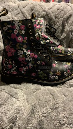 Air Wair Girls Boots Size 4