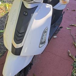 I'm selling a 50cc scooter (it's now an 80cc) for parts or for daily use; it's less than a year.