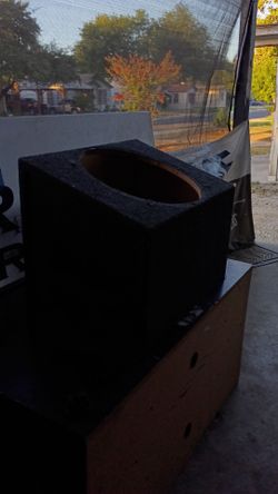 Speaker box