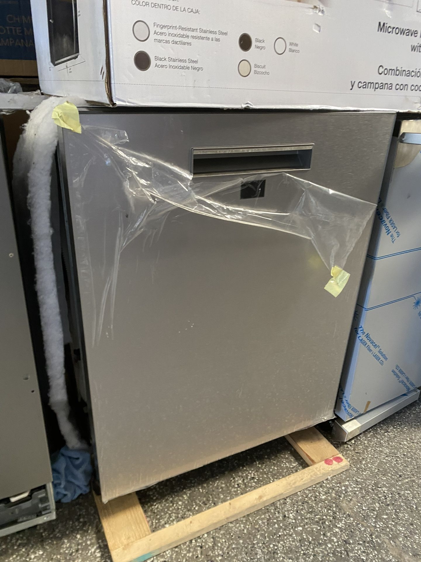 New Cafe 24” Dishwasher 