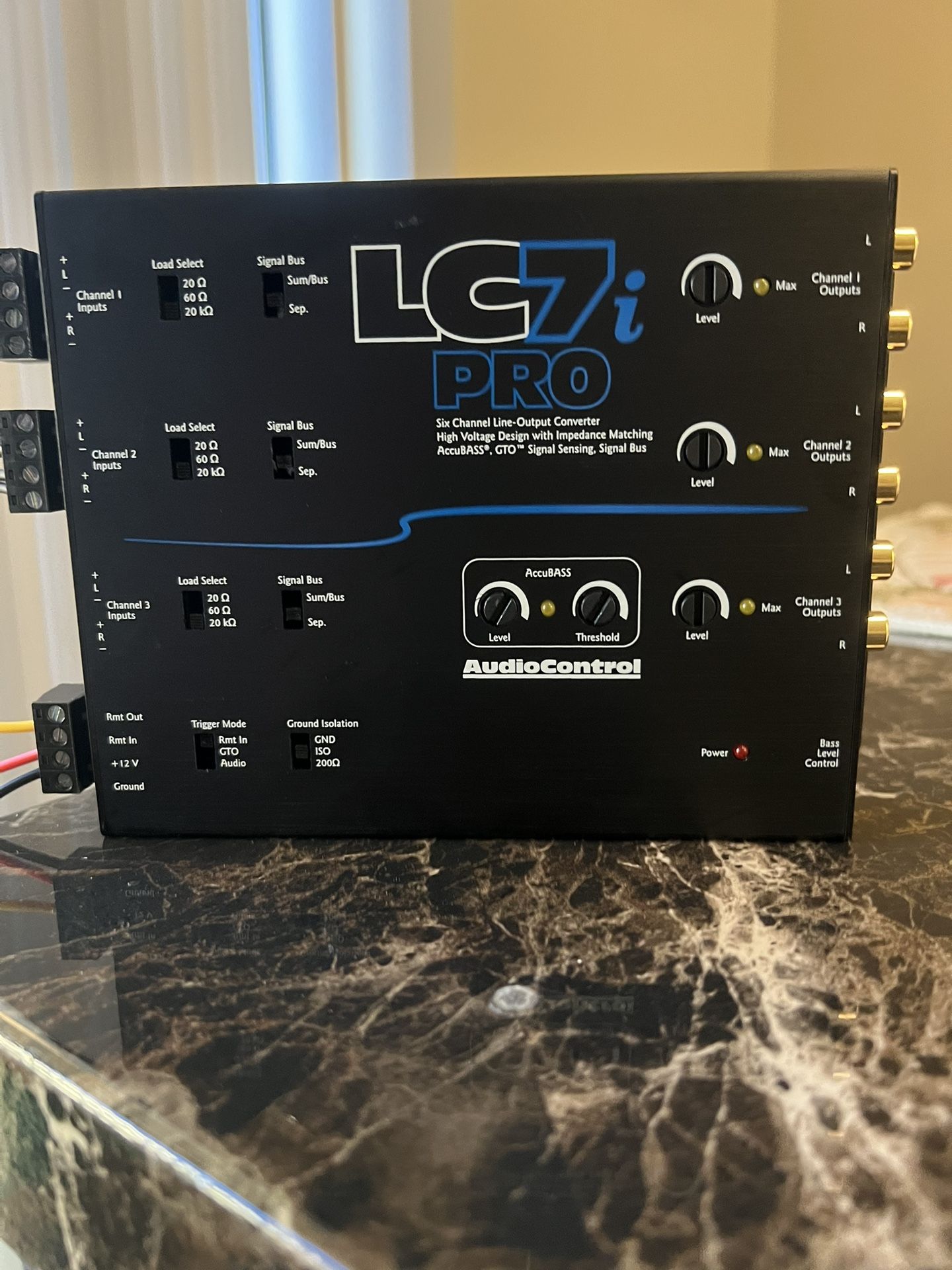 LC 7i. PRO! and 3 RCA, 6 feet each, and 1 rca 2 feet.