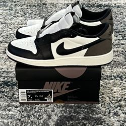 Jordan 1 Retro Low OG Mocha GS (7y = 8.5 Women)