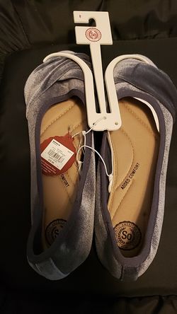 Size 8 velvet flats
