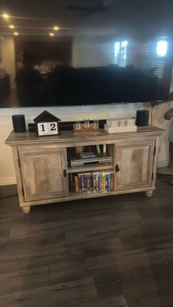 Media Stand NEED GONE TODAY!