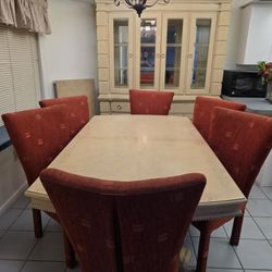 8-Piece Traditional Dining Set – Extendable Table, 6 Chairs, & Lighted Hutch