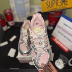 VANDYTHEPINK x atmos x Gel Nimbus 10.1 Strawberry 🍓 - Size 10