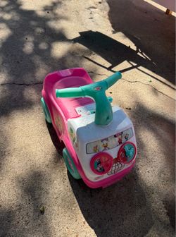 Disney my fist Minnie Mouse Ride-on