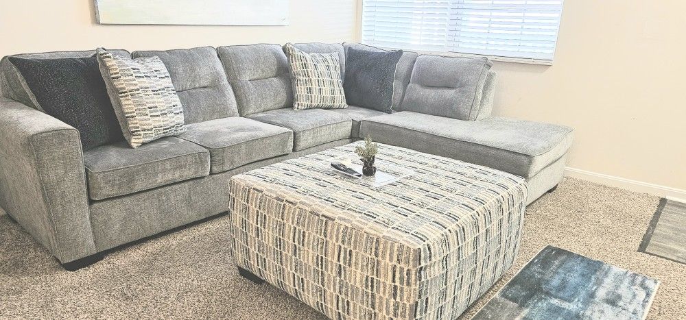 Sofa Chase Ottomon Set For Sale