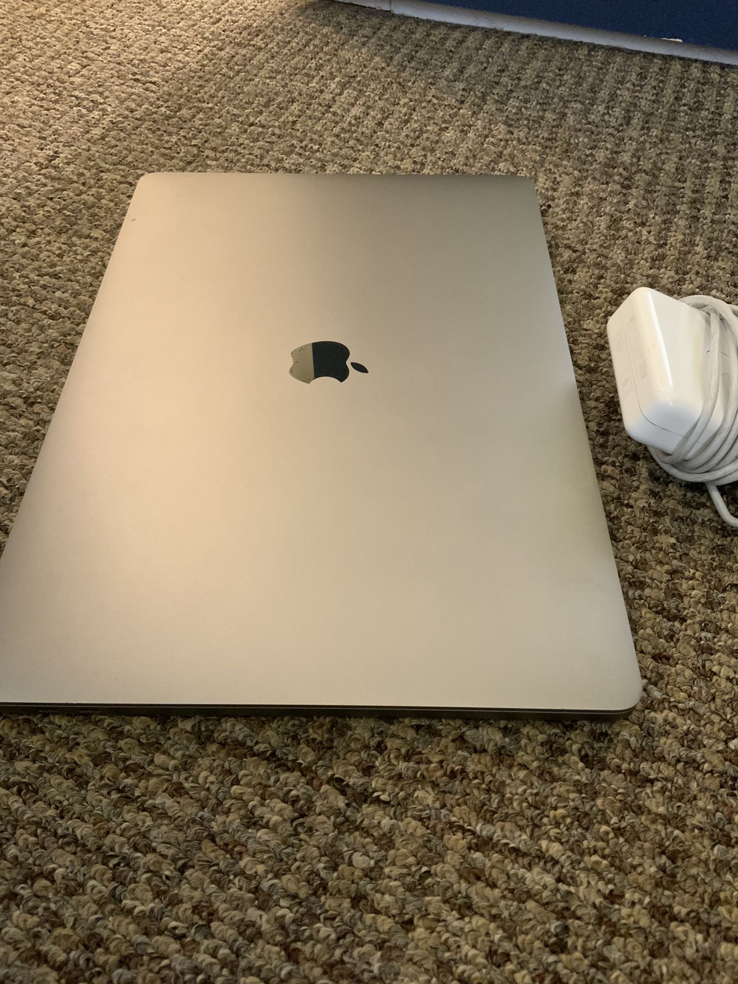 Apple MacBook Pro 16 Inch 2019 Touch Bar 2.6GHZ Core i7 32GB 512GB Storage 
