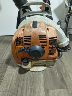 Stihl back blower  works great 150 takes it