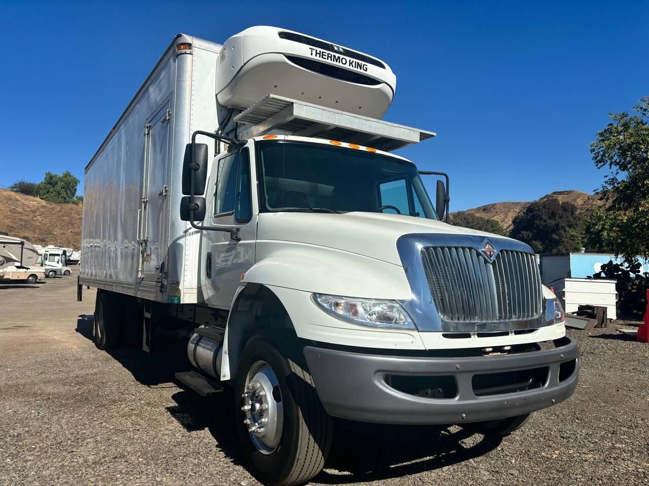 2015 #8011 International 26’ Reefer Box Truck