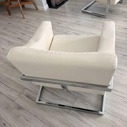 4 Cream colored faux leather dining chairs