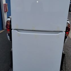 FRIGIDAIRE 30" BRAND NEW REFRIGERATOR CAN DELIVER ANYWHERE 