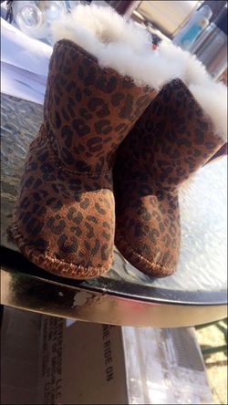 Toddler Uggs size 4.5