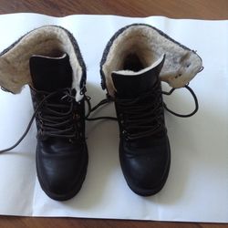 Boots black size 6.5