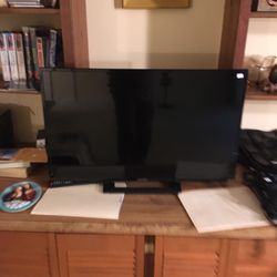 33” TV With Remote 
