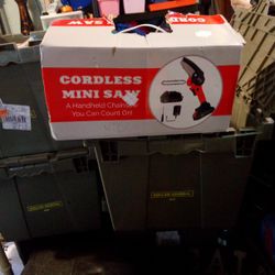 Cordless Mini Saw.