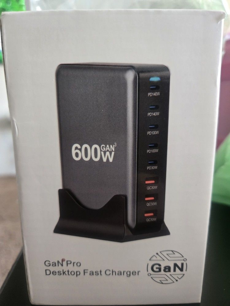 600W PD 3.1 140W 28V 5A Fast Charging Adapter, Multifunctional 8-Port Desktop Wall C...