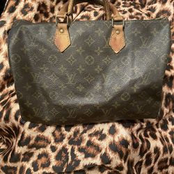 Louis Vuitton Women’s Speedy 40 Handbag