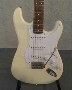 AVAILABLE White Fender Squier Affinity Strat - Read the details BEFORE you message me, please