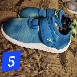 speedo Toddlers shoes size 5