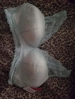 NEW woman's lace bra size L