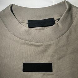 ESSENTIAL Crewneck T-shirt