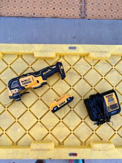 DeWalt 20V Brushless Oscillating Multi-Tool with Battery and Charger