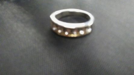 Ladies ring with stones