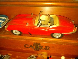 Jaguar 1961 E type 1/18 scale model.