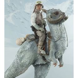 Sideshow Collectibles Star Wars  Hoth Tauntaun Scales With 1/6 Hot Toys
