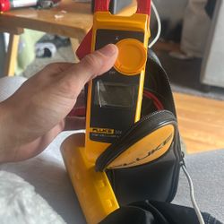 Fluke 323 True Rms Clamp Meter